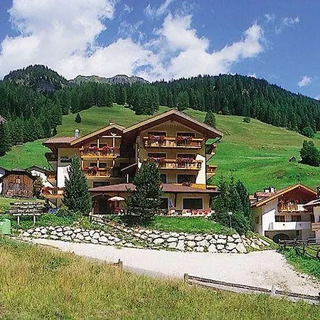 Dolomites Готель Канацеї